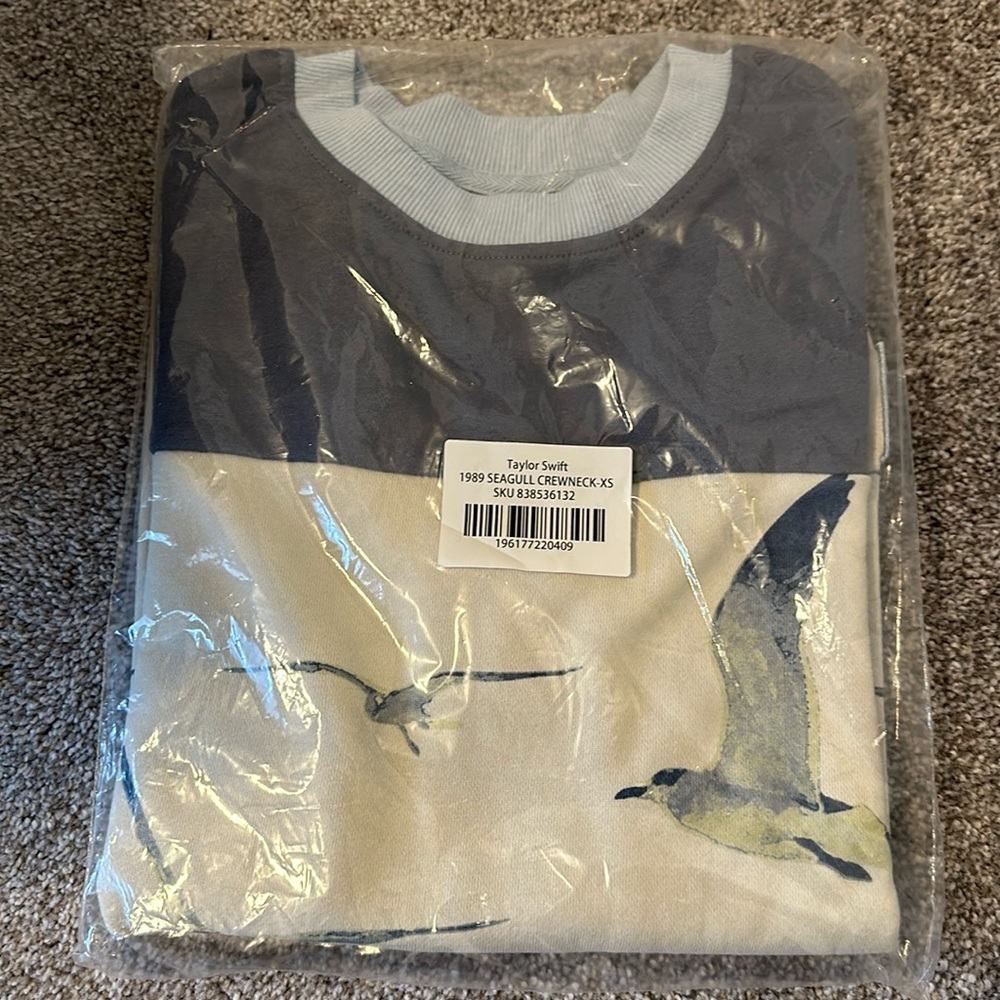 Taylor Swift, Limited Edition, 1989 (Taylor’s Version) Seagull Crewneck, XS